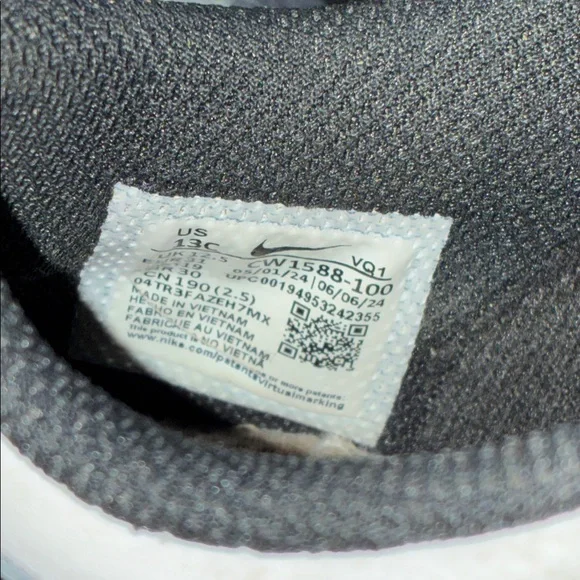 Nike Black and White Athletic Shoes - Picture 5 of 5